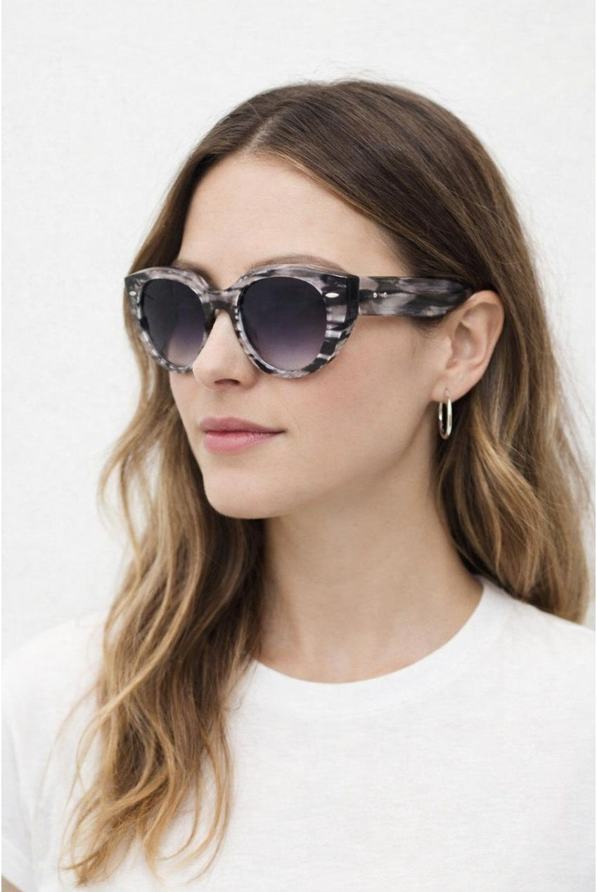 Round Stripe Cat Eye Sunglasses In Black SG2600802