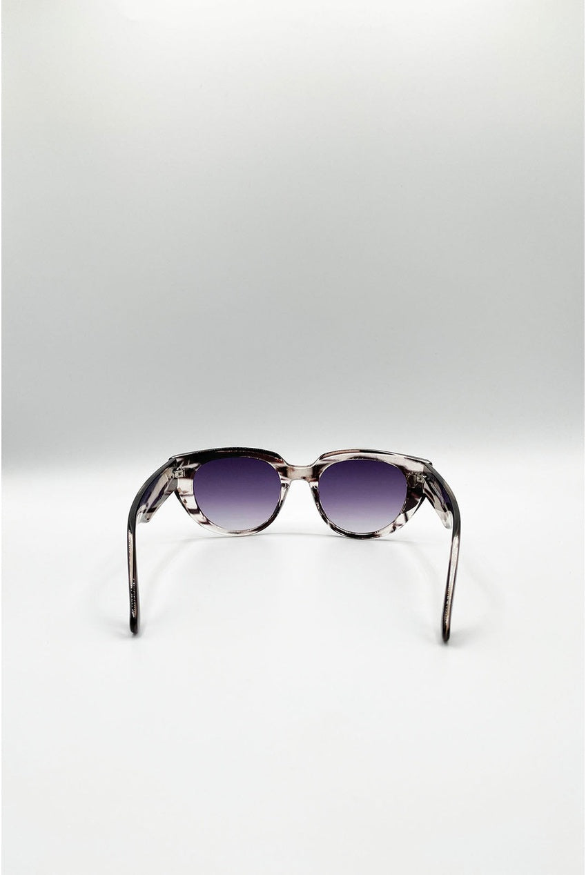 Round Stripe Cat Eye Sunglasses In Black SG2600802
