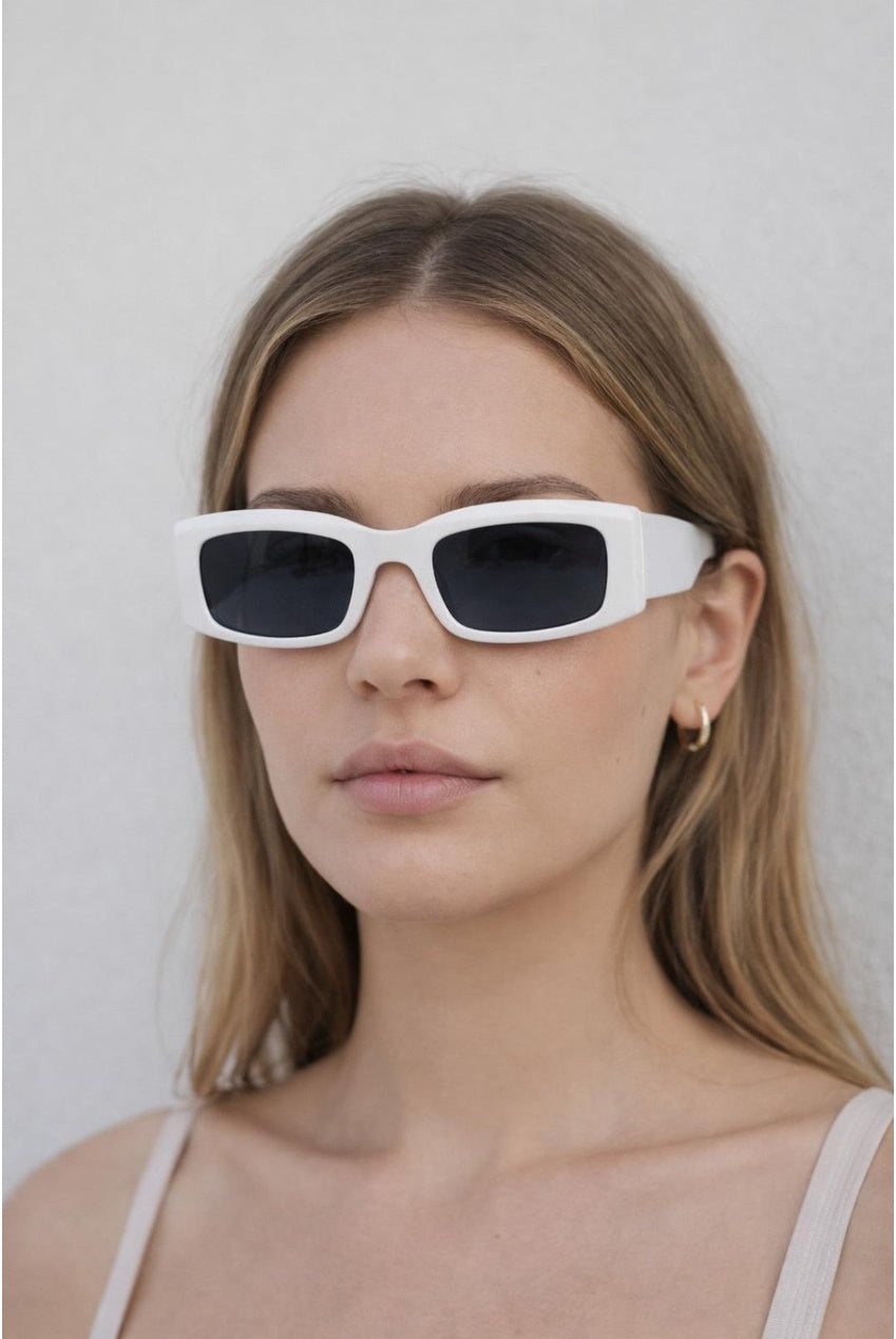 Chunky Rectangle Sunglasses With Extra Wide Arms In White SG2607307