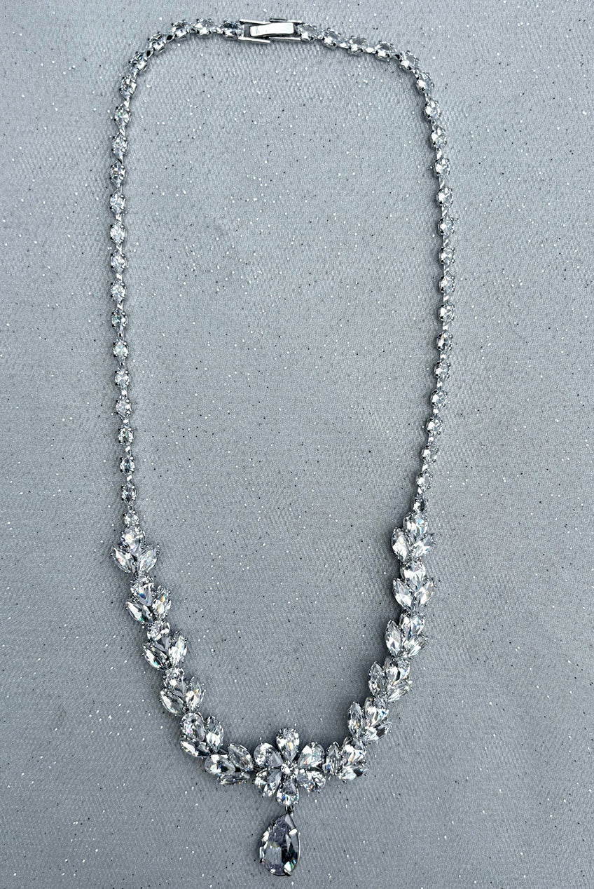 Silver Crystal Flower Necklace Necklace01