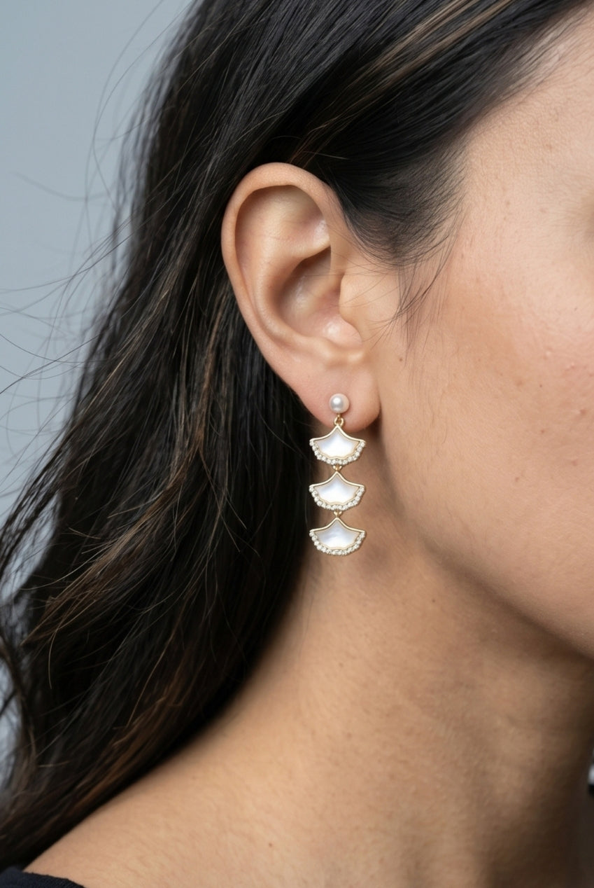Gingko Gold Shell Earrings US01-10161