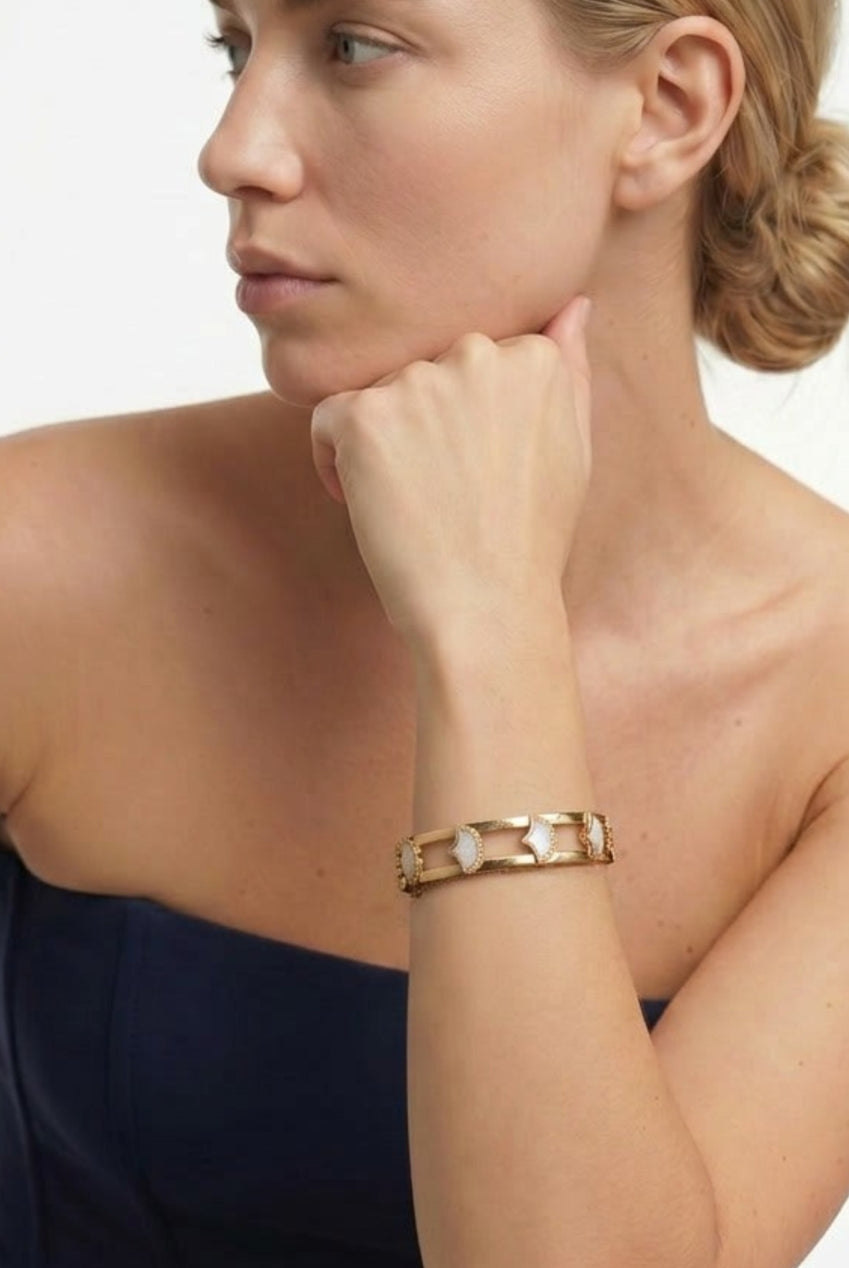 Gingko Gold Shell Bangle US01-10178