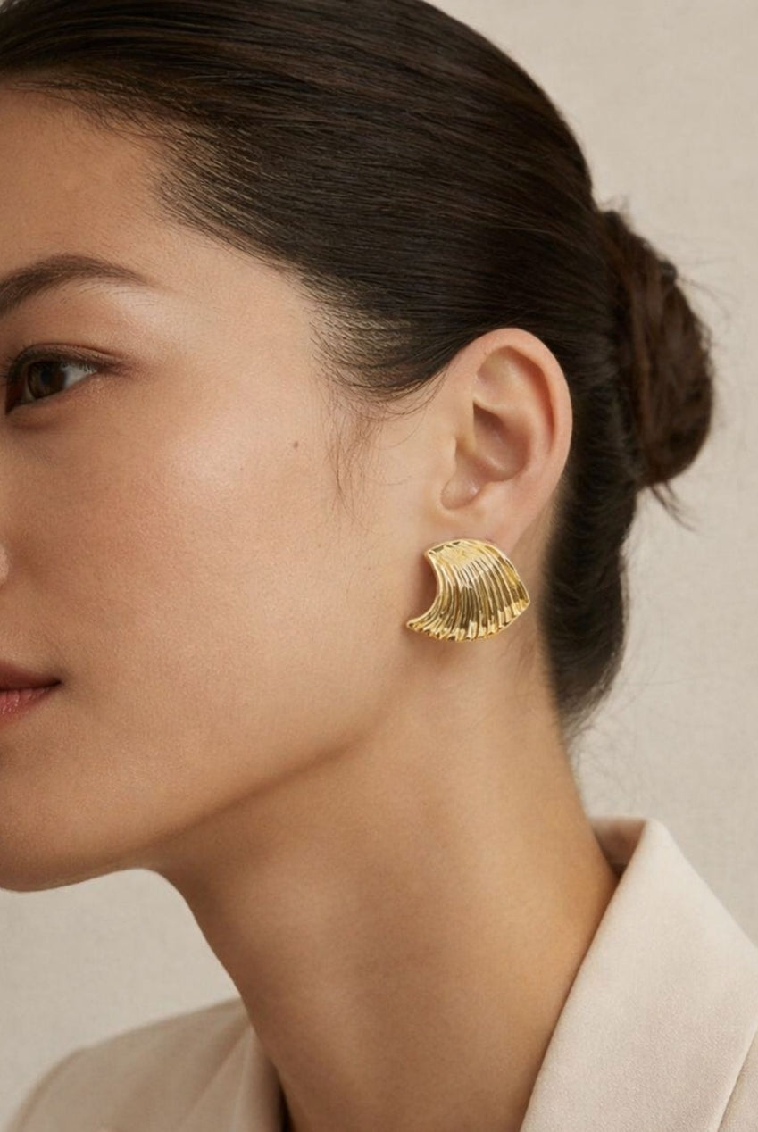 Nami Gold Wave Large Stud Earrings US01-10567
