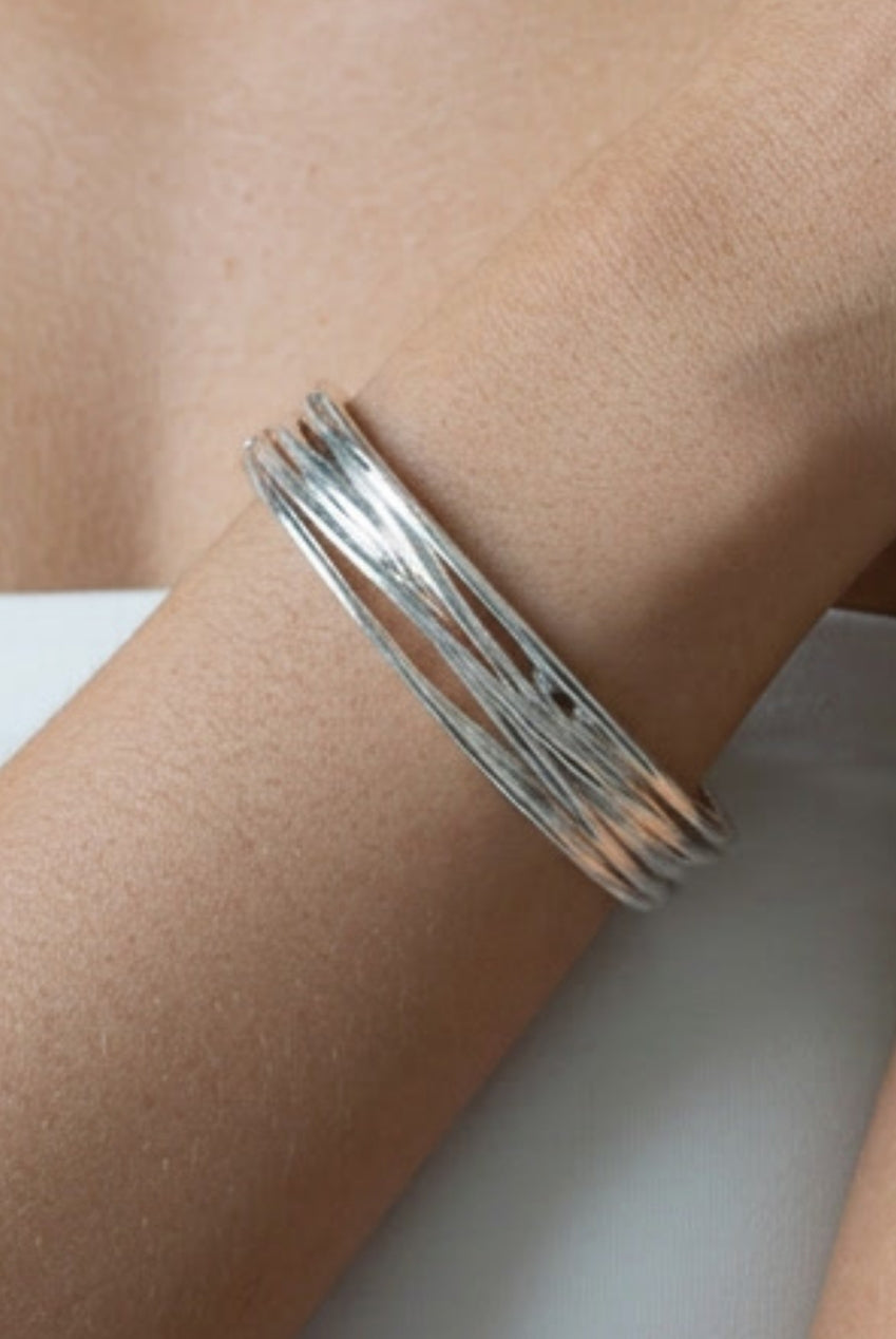 Nami Silver Twist Bangle US01-10727