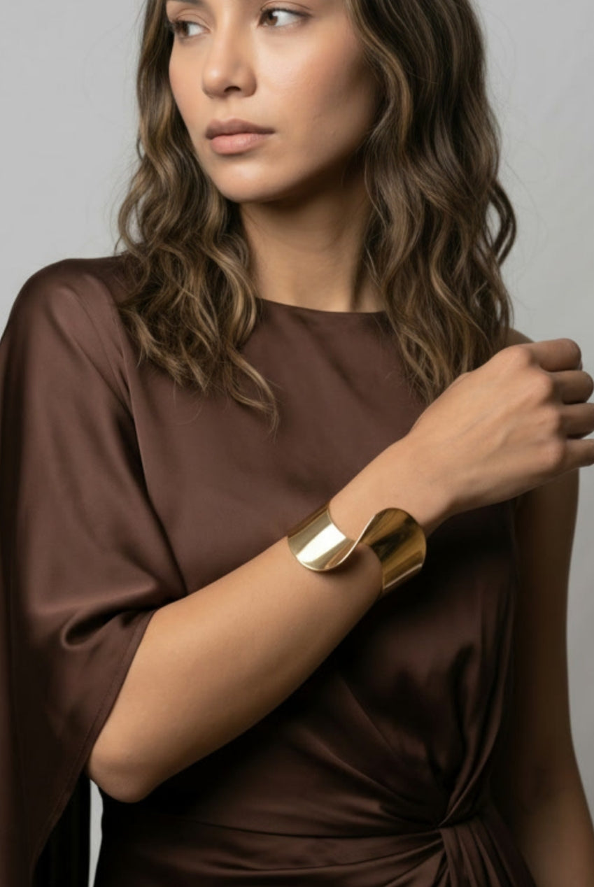 Nami Gold Wave Bangle US01-10970