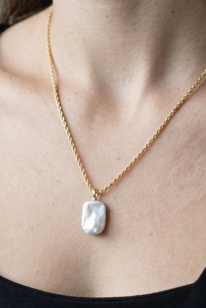 Shinju Gold Square Necklace US01-11007