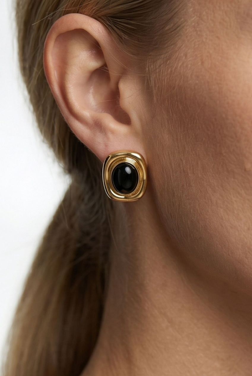 Enso Black Onyx And Gold Stud Earrings US01-11694