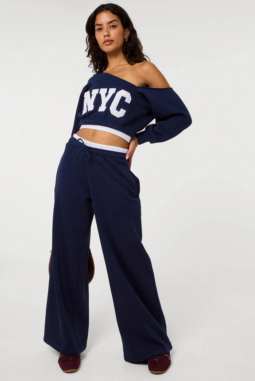 Off The Shoulder Graphic Sweatshirt AW26000P008