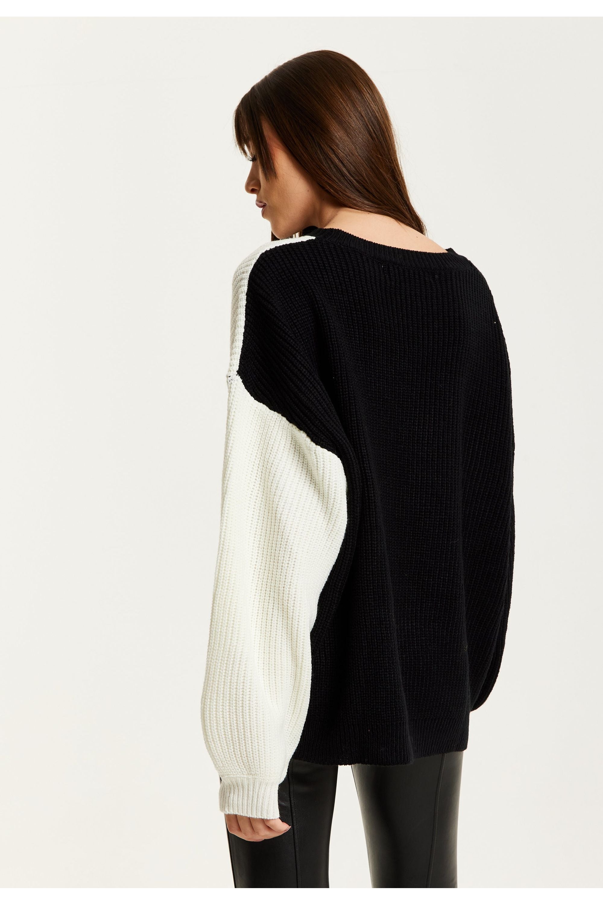 Colour Block Jumper In Black And White LSF21-3-136WT