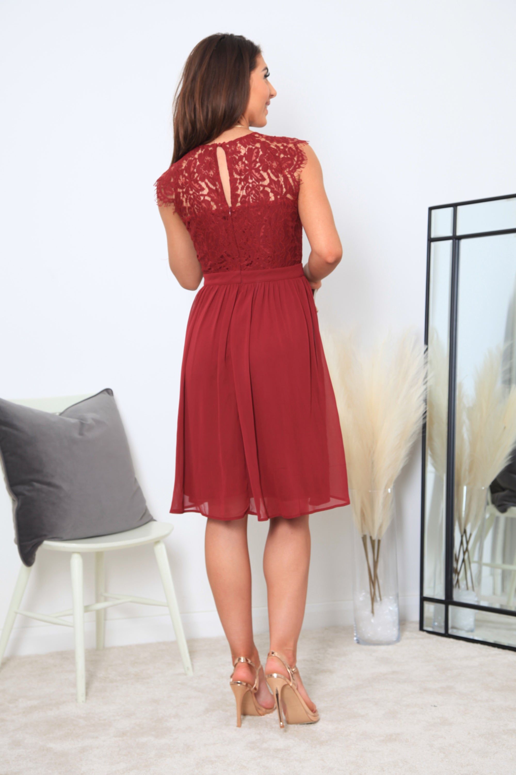 Red Scallop Edge Sleeveless Lace Dress DR0000227