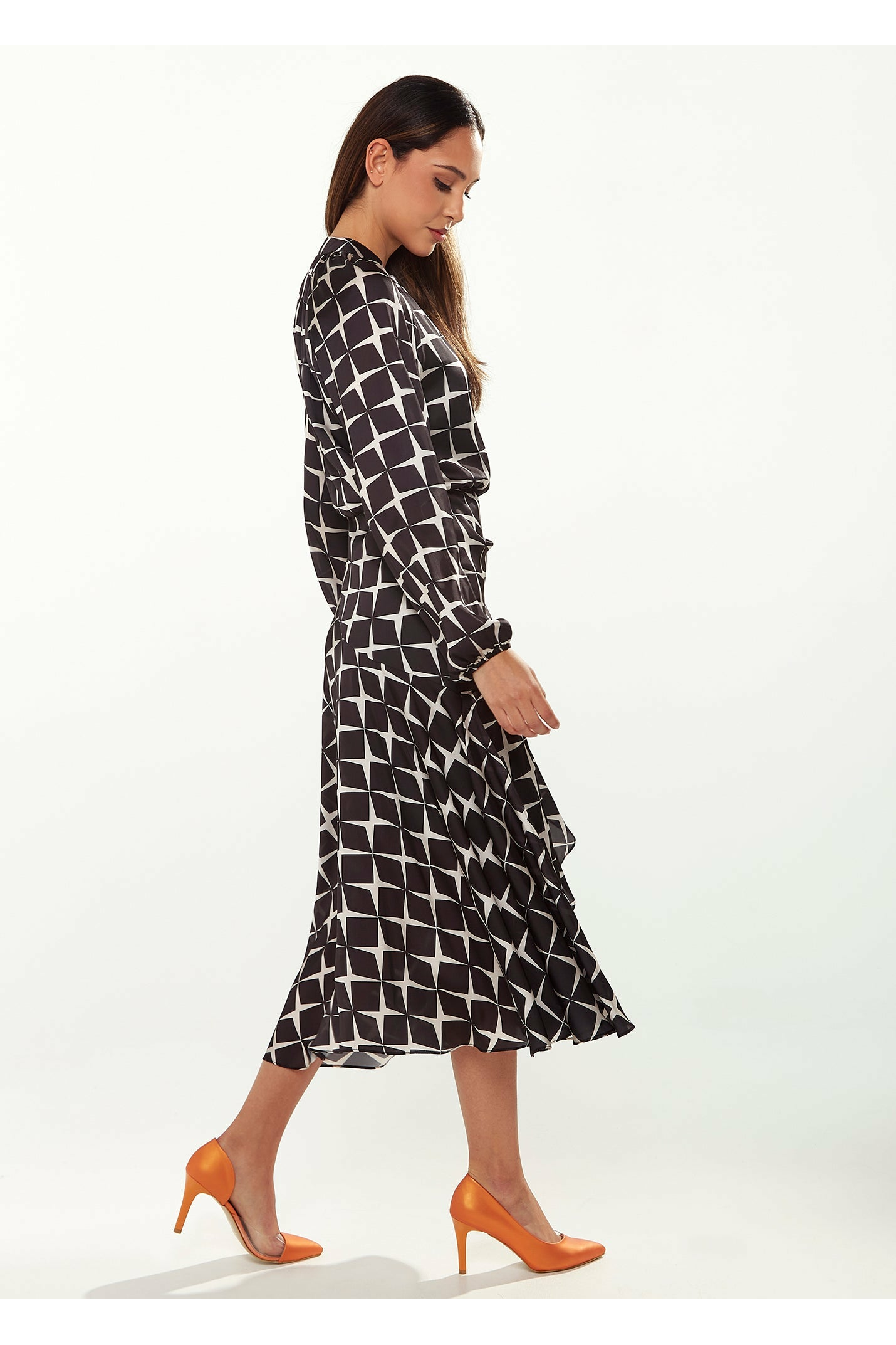 Liquorish Graphic Print Midi Dress in Black & White Liquorish